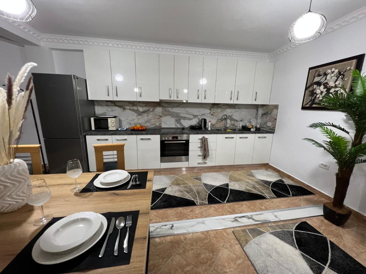 Daily Rent Apartment City Center Elbasan 6 Kültér fotó